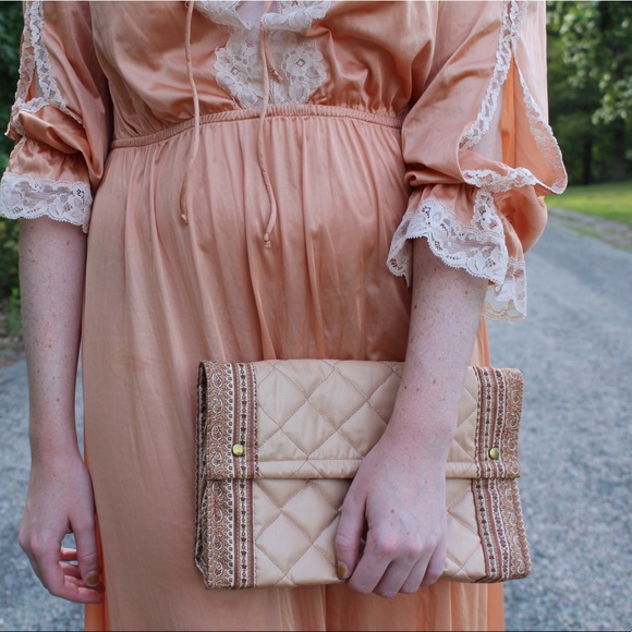 Vintage Handbags - Neutral / Tan Vintage Quilted Clutch Purse Vintage Handbags - Neutral / Tan Vintage Quilted Clutch Purse